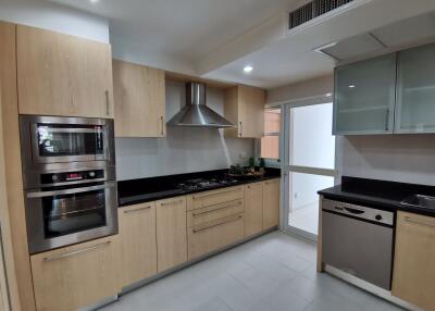 3 bed Condo in GM Height Khlongtoei Sub District C018269