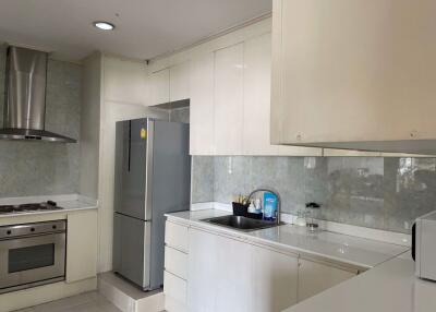 3 bed Condo in Moon Tower Khlong Tan Nuea Sub District C018258