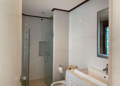 3 bed Condo in Moon Tower Khlong Tan Nuea Sub District C018258