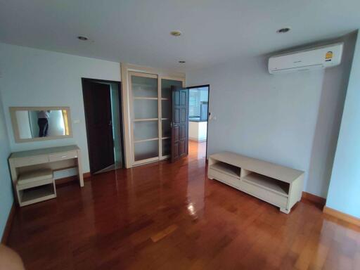 3 bed Condo in The Peaks Residence Khlong Toei Nuea Sub District C018222