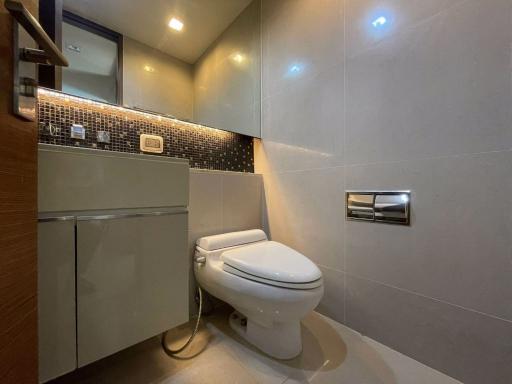 2 bed Condo in The Address Sathorn Silom Sub District C018214