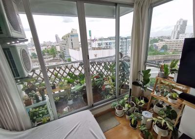 2 bed Condo in Life @ Ratchada Chankasem Sub District C018176