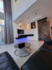 5 bed House in the gallery house ladprao 1 Chomphon Sub District H018174