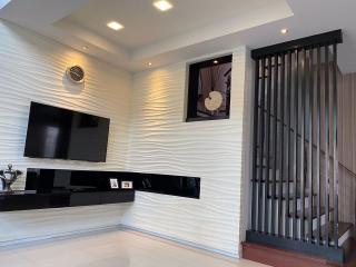 5 bed House in the gallery house ladprao 1 Chomphon Sub District H018174