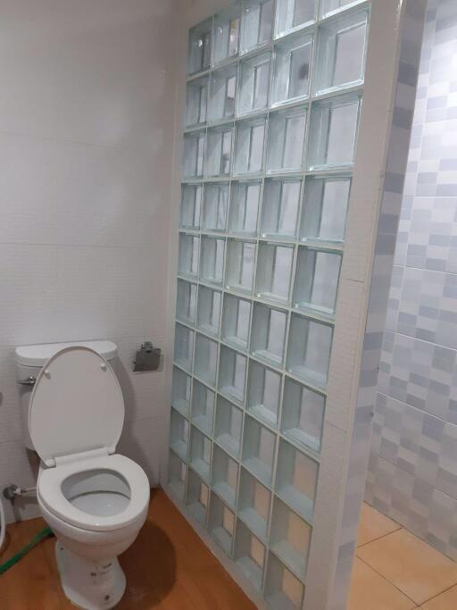 2 ห้องนอน, 1 ห้องน้ำ คอนโด ราคา ฿ 32,000/เดือน