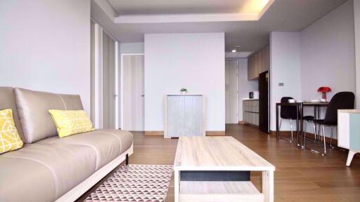 2 bed Condo in The Lumpini 24 Khlongtan Sub District C018130