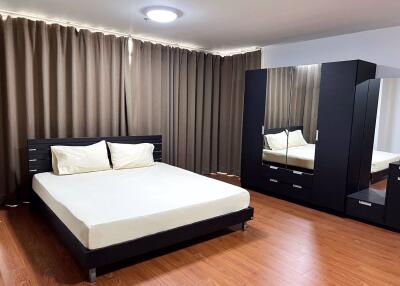 3 bed Condo in Condo One X Sukhumvit 26 Khlongtan Sub District C018125