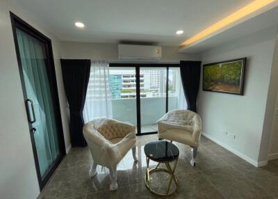 3 bed Penthouse in Ruamjai Heights Khlong Toei Nuea Sub District P018112