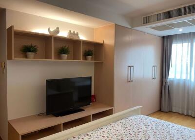 3 bed Condo in Residence 52 Phrakhanong District C018111