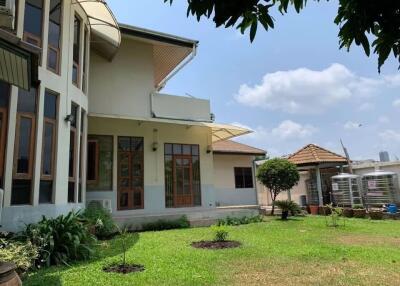 4 bed House Bangchak Sub District H018109