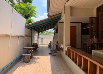 4 bed House Bangchak Sub District H018109