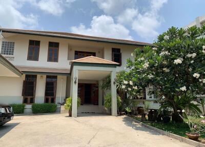 4 bed House Bangchak Sub District H018109