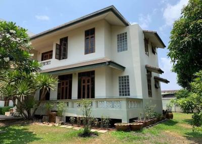 4 bed House Bangchak Sub District H018109
