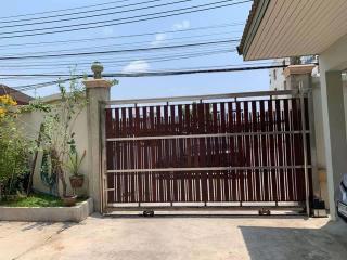 4 bed House Bangchak Sub District H018109