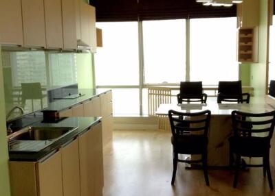 2 bed Condo in Baan Sathorn Chaopraya Khlong Ton Sai Sub District C018108