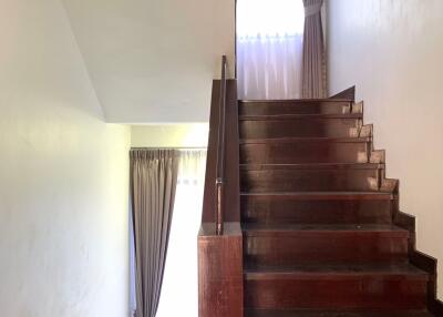 7 bed House Khlong Tan Nuea Sub District H018047