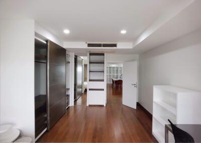 2 bed Condo in The Natural Place Suite Thungmahamek Sub District C018044