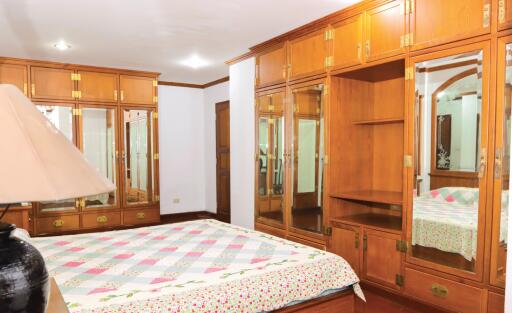 4 bed Penthouse in Le Premier 2 Khlong Tan Nuea Sub District P018041