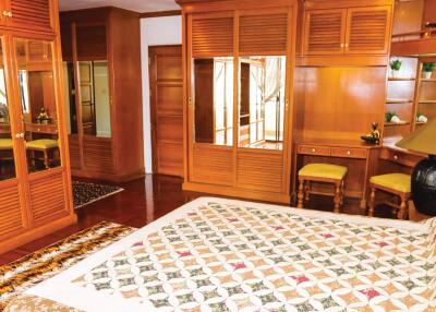3 bed Penthouse in Le Premier 1 Khlong Toei Nuea Sub District P018040