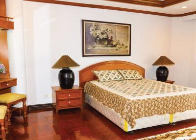 3 bed Penthouse in Le Premier 1 Khlong Toei Nuea Sub District P018040
