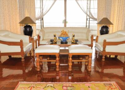 3 bed Penthouse in Le Premier 1 Khlong Toei Nuea Sub District P018040