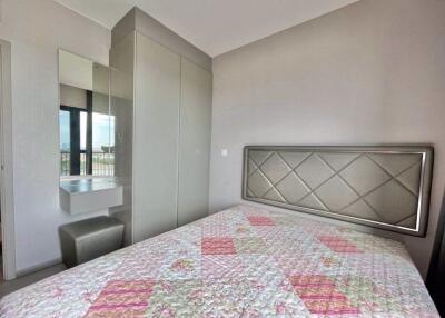 2 bed Condo in The Politan Rive Bang Rak Noi Sub District C018036