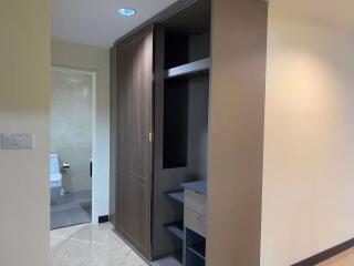 2 bed Condo in Central City East Tower Bang Na Sub District C018024