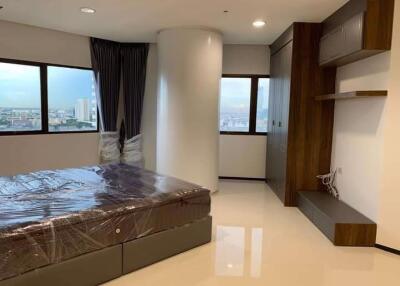 2 bed Condo in Central City East Tower Bang Na Sub District C018023