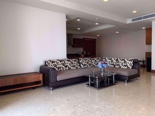 3 bed Condo in Nusasiri Grand Phra Khanong Sub District C018019