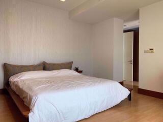 3 bed Condo in Nusasiri Grand Phra Khanong Sub District C018019