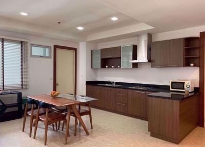 3 bed Condo in Nusasiri Grand Phra Khanong Sub District C018019