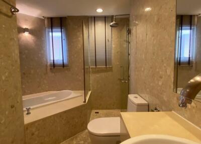 2 bed Condo in Viscaya Private Residences Khlong Tan Nuea Sub District C018016