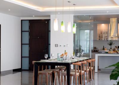 3 bed Condo in Seven Place Executive Residences Khlong Tan Nuea Sub District C018015