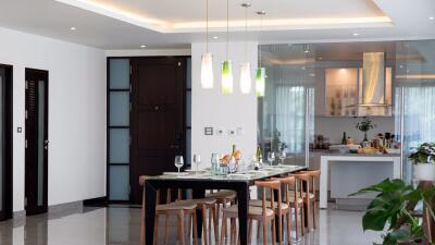 3 bed Condo in Seven Place Executive Residences Khlong Tan Nuea Sub District C018015