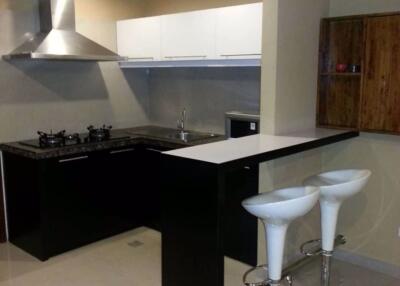 2 bed Condo in Baan Prompong Khlong Tan Nuea Sub District C018004