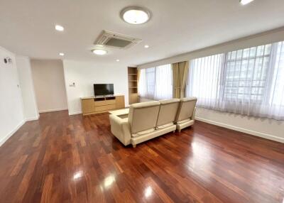 3 bed Condo in Acadamia Grand Tower Khlong Tan Nuea Sub District C018002