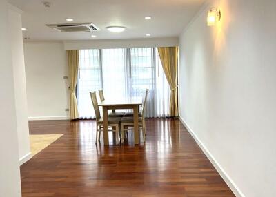 3 bed Condo in Acadamia Grand Tower Khlong Tan Nuea Sub District C018002