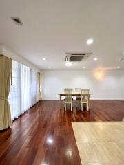 3 bed Condo in Acadamia Grand Tower Khlong Tan Nuea Sub District C018002