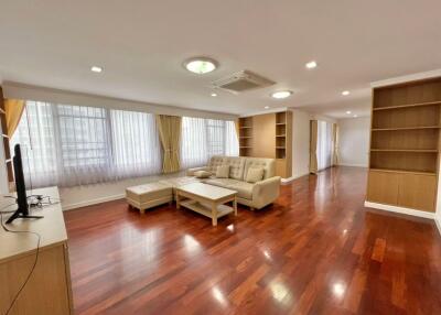 3 bed Condo in Acadamia Grand Tower Khlong Tan Nuea Sub District C018002