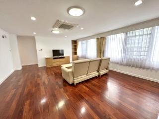 3 bed Condo in Acadamia Grand Tower Khlong Tan Nuea Sub District C018002