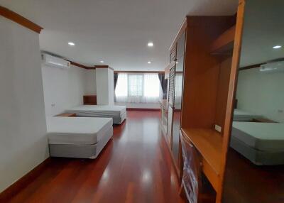 3 bed Condo in Acadamia Grand Tower Khlong Tan Nuea Sub District C018001