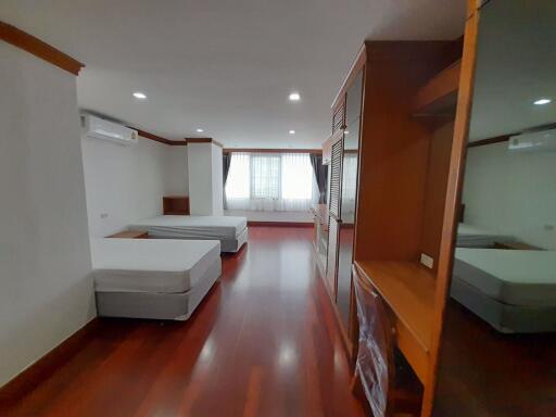 3 bed Condo in Acadamia Grand Tower Khlong Tan Nuea Sub District C018001