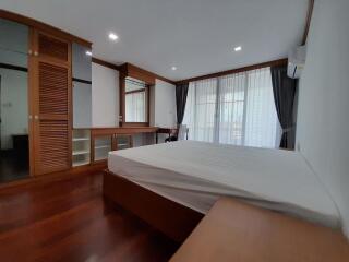 3 bed Condo in Acadamia Grand Tower Khlong Tan Nuea Sub District C018001