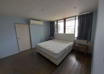 3 bed Condo in Acadamia Grand Tower Khlong Tan Nuea Sub District C018000