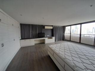 3 bed Condo in Acadamia Grand Tower Khlong Tan Nuea Sub District C018000