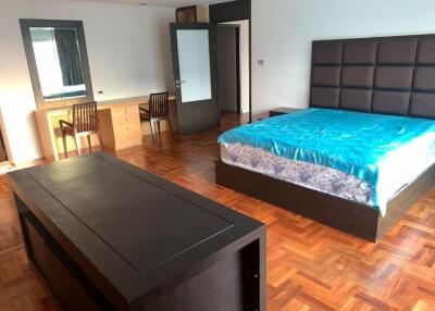 2 bed Condo in Green Peace Mansion Phayathai District C017985