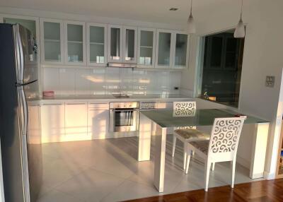 2 bed Condo in Green Peace Mansion Phayathai District C017985