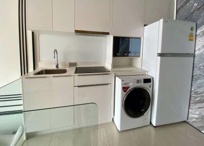 2 bed Condo in Ashton Silom Suriyawong Sub District C017984