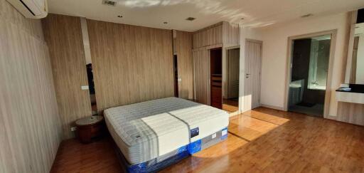 3 bed Condo in President Park Sukhumvit 24 Khlongtan Sub District C017964