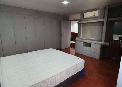 3 bed Condo in President Park Sukhumvit 24 Khlongtan Sub District C017964